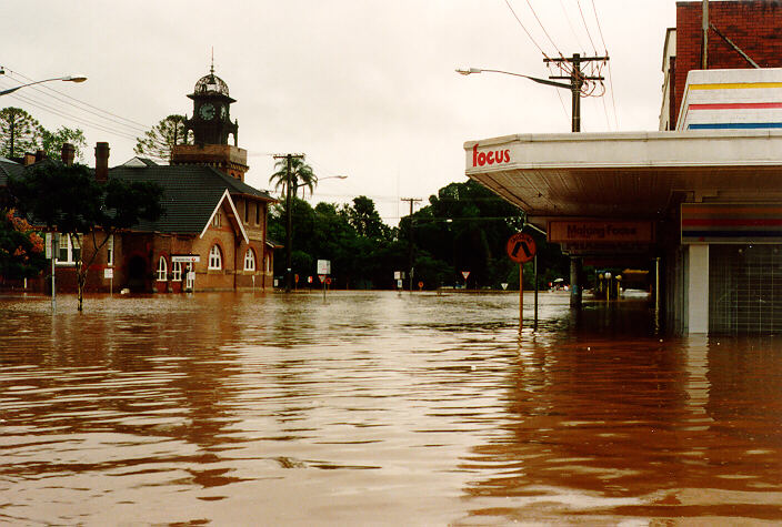 flashflooding flood_pictures : Lismore, NSW   11 May 1987