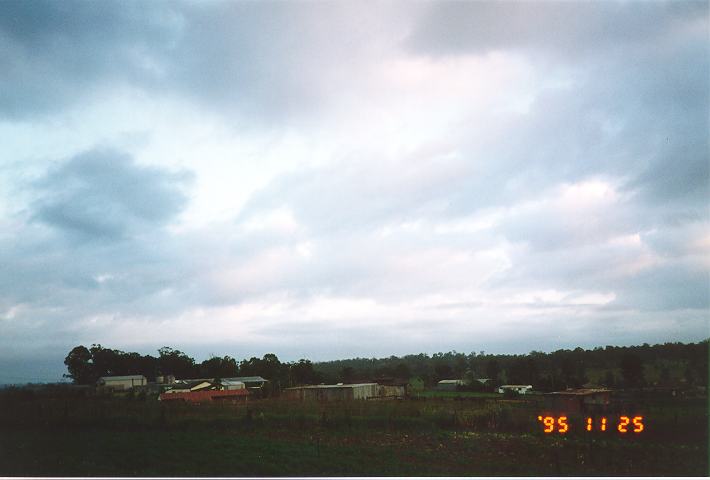 stratocumulus stratocumulus_cloud : Schofields, NSW   25 November 1995