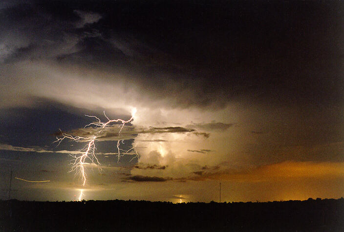 lightning lightning_bolts : Darwin, NT   4 December 1997