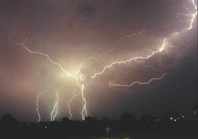 contributions received : near Grafton, NSW<BR>Photo by Steve Baynham   21 December 1997