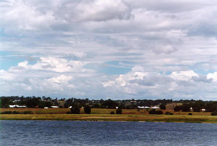 thunderstorm cumulonimbus_incus : Grafton, NSW   15 January 1998