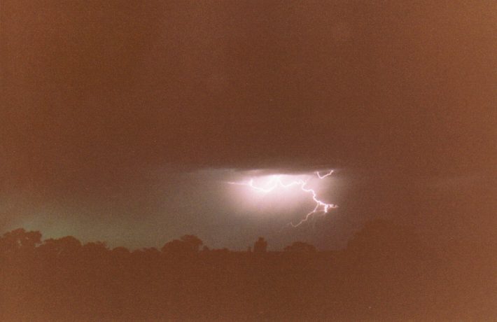 contributions received : Murtoa, VIC<BR>Photo by Paul Yole   1 October 1998