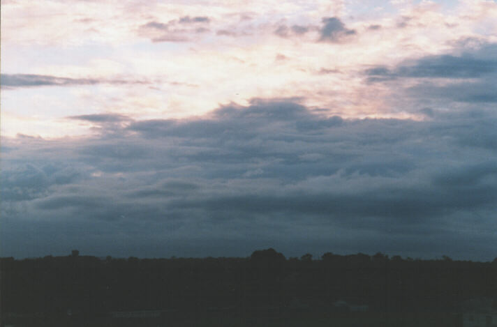 thunderstorm cumulonimbus_incus : Schofields, NSW   1 December 1998