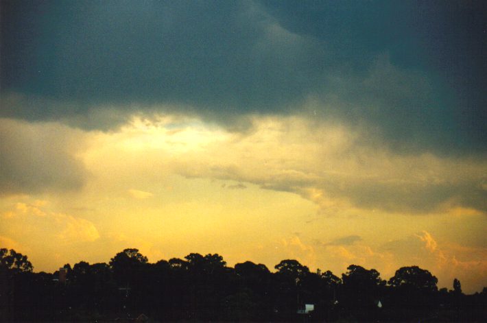 cumulonimbus thunderstorm_base : Rooty Hill, NSW   12 March 1999