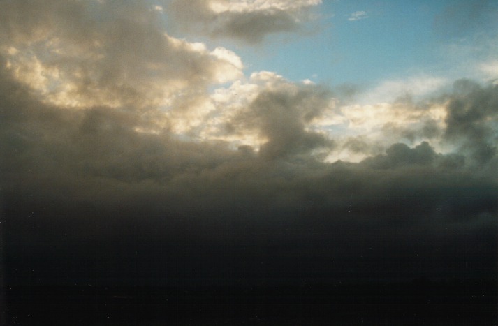 stratocumulus stratocumulus_cloud : Schofields, NSW   9 March 2000