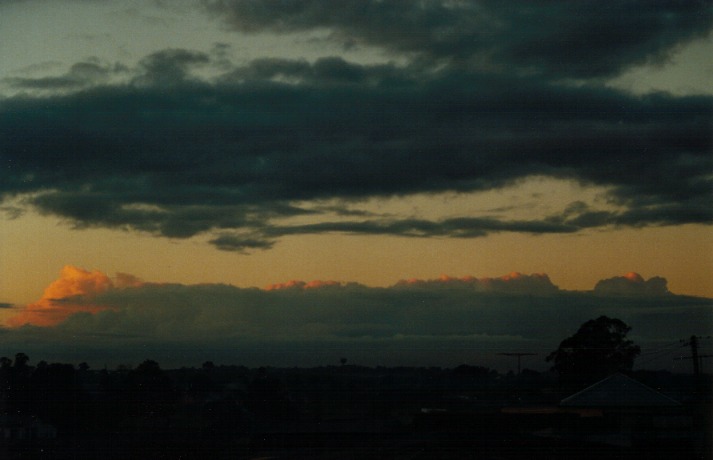 thunderstorm cumulonimbus_calvus : Schofields, NSW   16 May 2000