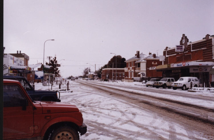 contributions received : Oberon, NSW<BR>Photo by Jeff Brislane   29 May 2000