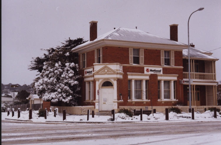 contributions received : Oberon, NSW<BR>Photo by Jeff Brislane   29 May 2000