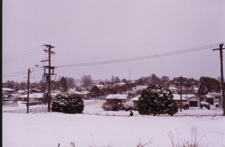 contributions received : Oberon, NSW<BR>Photo by Jeff Brislane   29 May 2000