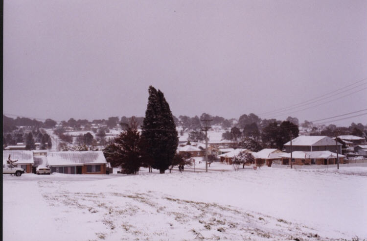 contributions received : Oberon, NSW<BR>Photo by Jeff Brislane   29 May 2000