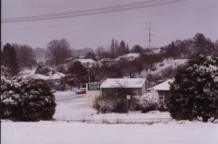 contributions received : Oberon, NSW<BR>Photo by Jeff Brislane   29 May 2000