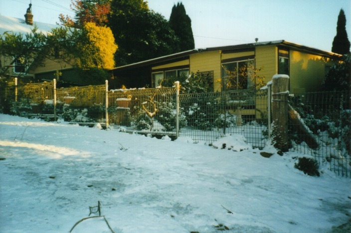 contributions received : Blue Mountains, NSW<BR>Photo by Lindsay Pearce   29 May 2000