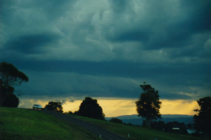 shelfcloud shelf_cloud : McLeans Ridges, NSW   9 July 2000