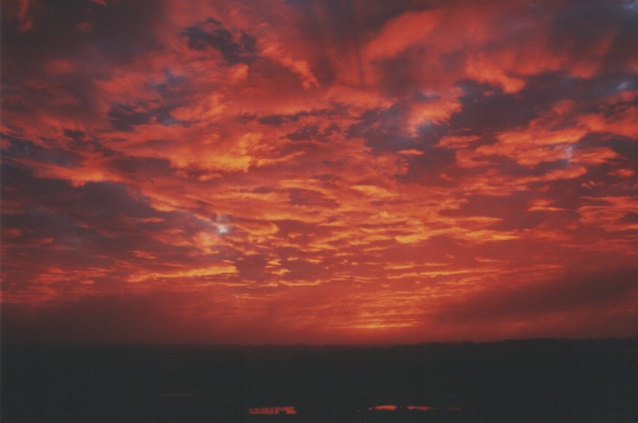 altocumulus altocumulus_cloud : Schofields, NSW   8 August 2000