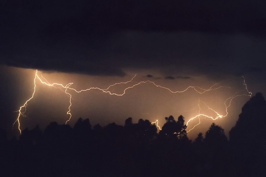 lightning lightning_bolts : McLeans Ridges, NSW   26 September 2000