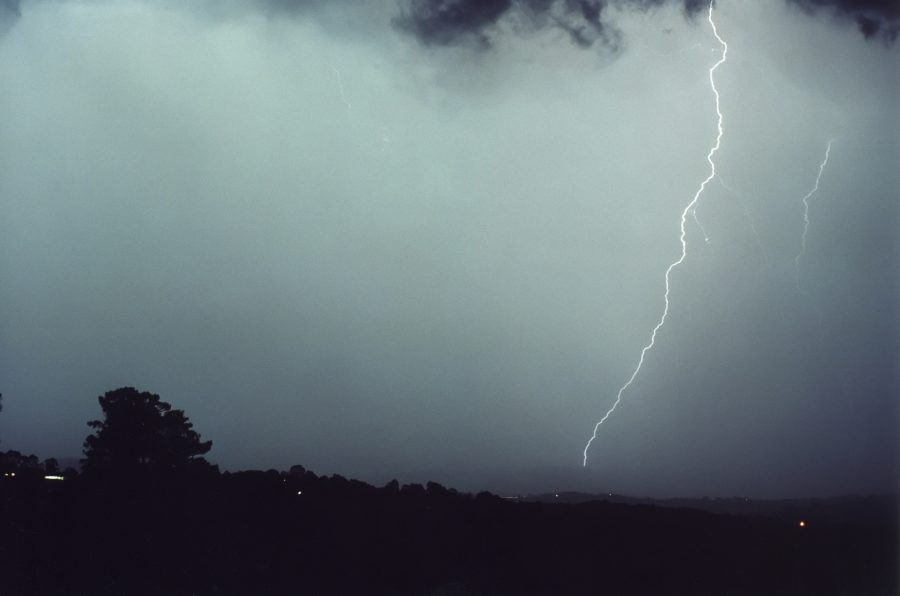 lightning lightning_bolts : McLeans Ridges, NSW   25 October 2000