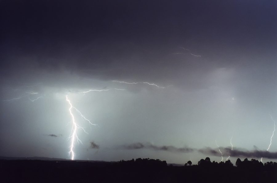 lightning lightning_bolts : McLeans Ridges, NSW   26 October 2000