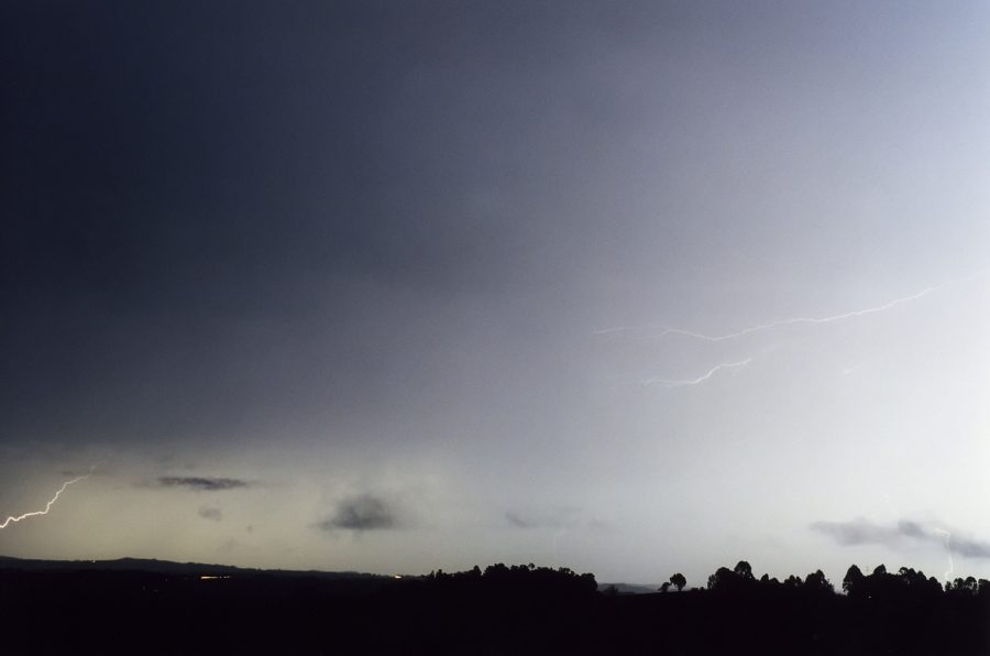 lightning lightning_bolts : McLeans Ridges, NSW   26 October 2000