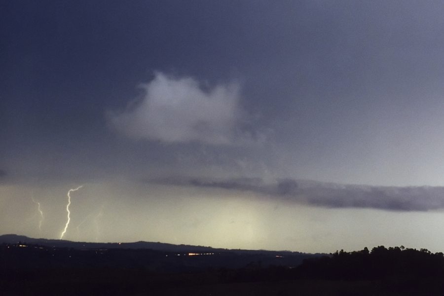 lightning lightning_bolts : McLeans Ridges, NSW   26 October 2000