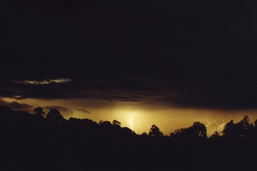 lightning lightning_bolts : McLeans Ridges, NSW   26 October 2000