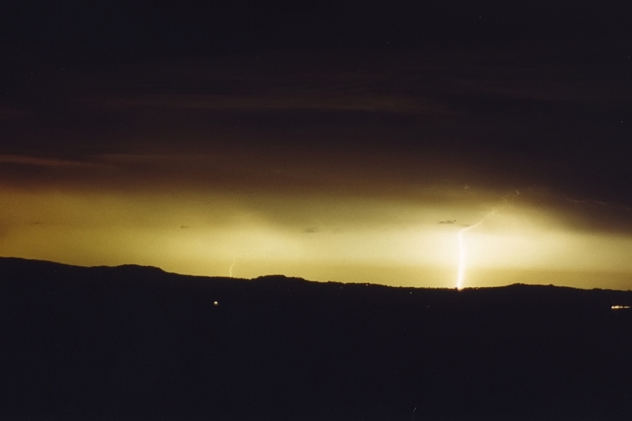 lightning lightning_bolts : McLeans Ridges, NSW   26 October 2000