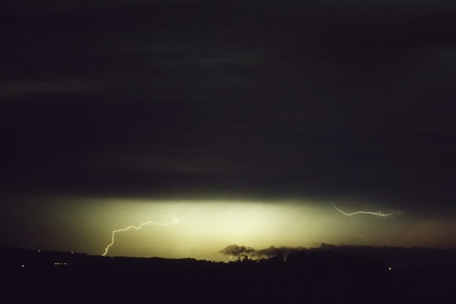 lightning lightning_bolts : McLeans Ridges, NSW   5 November 2000