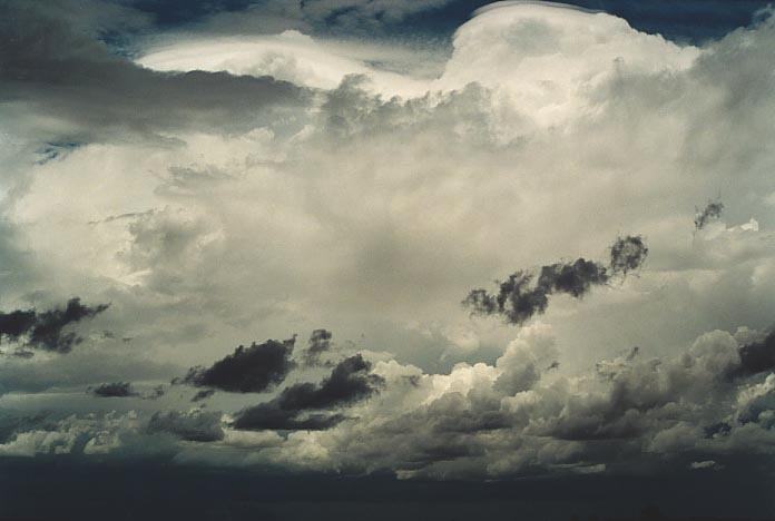 pileus pileus_cap_cloud : Taroom, Qld   21 November 2000