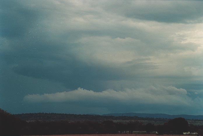 wallcloud thunderstorm_wall_cloud :  N of Theodore, Qld   21 November 2000