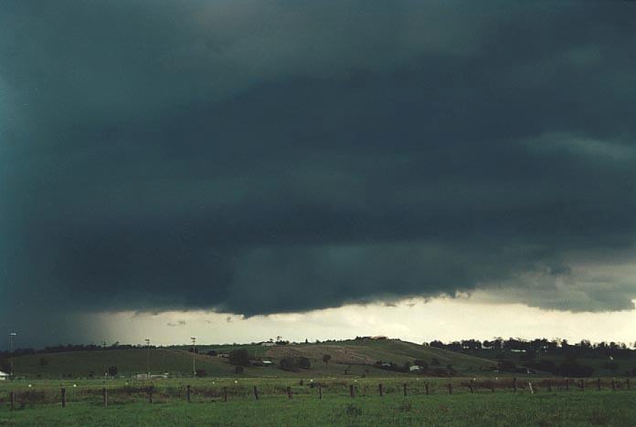 wallcloud thunderstorm_wall_cloud : Grafton, NSW   8 December 2000