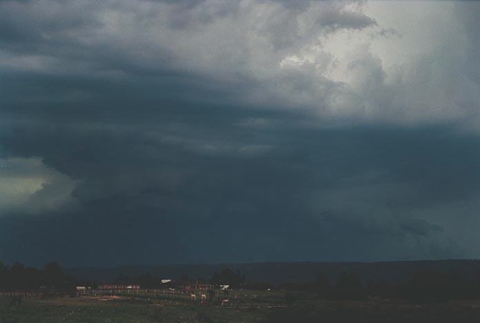 shelfcloud shelf_cloud : Agnes Banks, NSW   18 December 2000