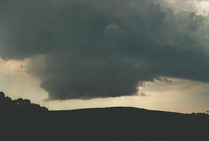 wallcloud thunderstorm_wall_cloud : E of Oberon, NSW   7 January 2001