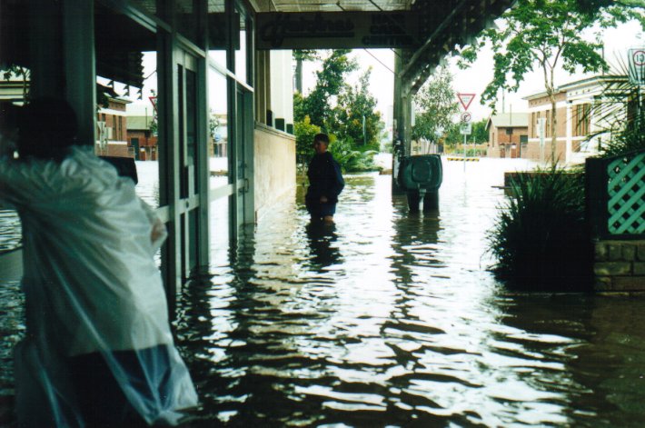 flashflooding flood_pictures : Lismore, NSW   2 February 2001