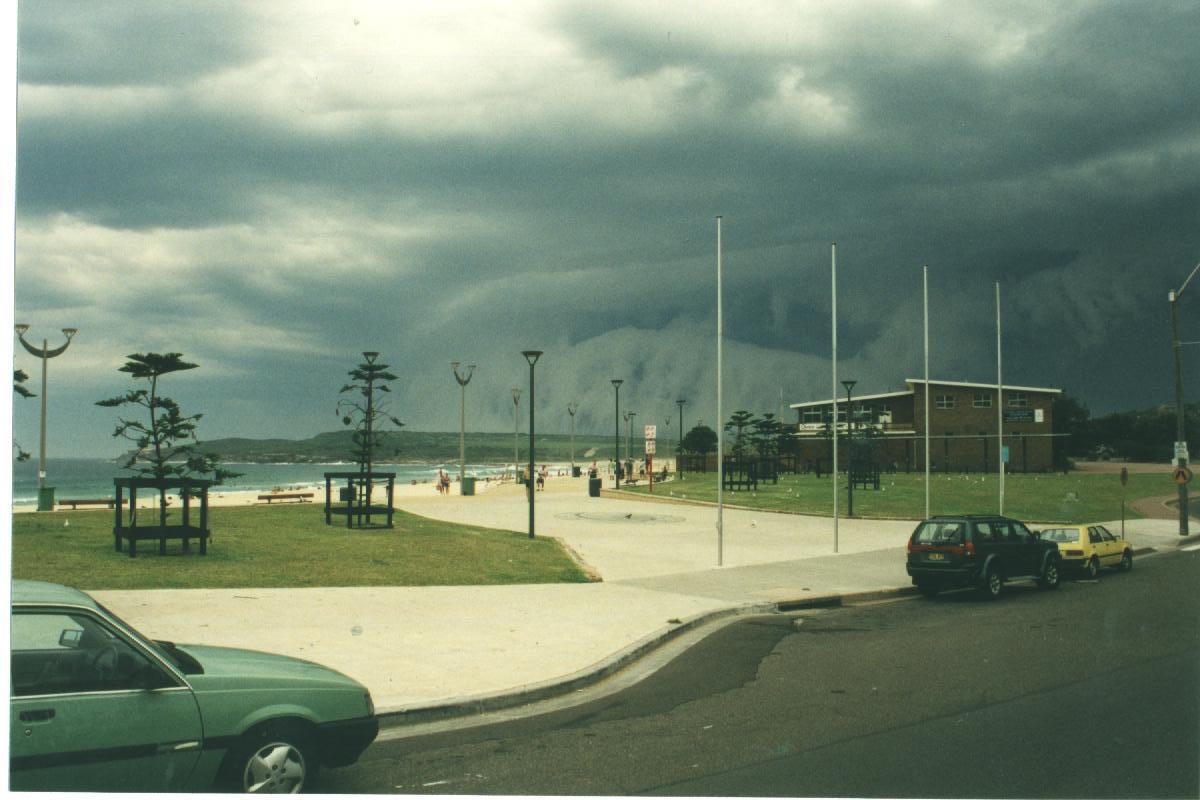 contributions received : Maroubra Beach, NSW<BR>Photo by Spencer Steinwede   28 February 2001