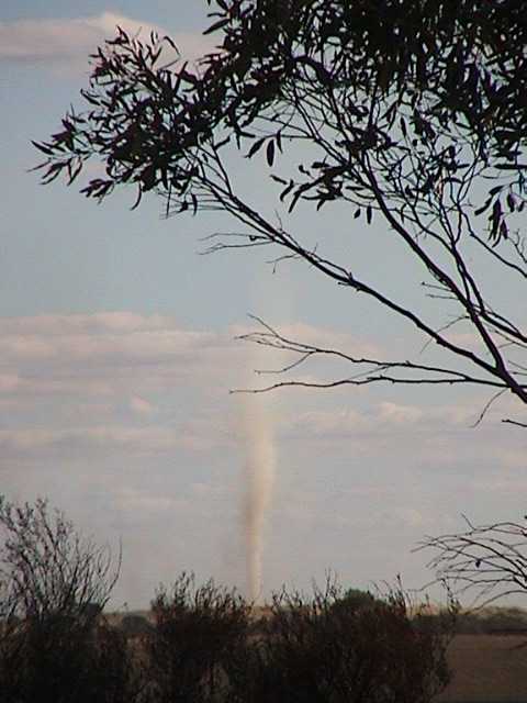 contributions received : Pink Lake, VIC<BR>Photo by Jamie Sanderson   22 March 2001