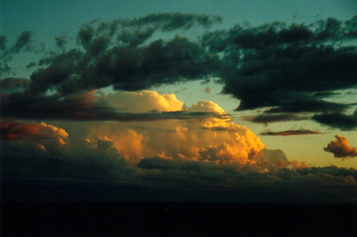 altocumulus altocumulus_cloud : Parrots Nest, NSW   6 May 2001