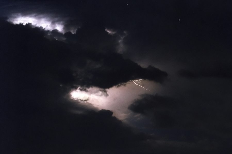 lightning lightning_bolts : McLeans Ridges, NSW   17 May 2001
