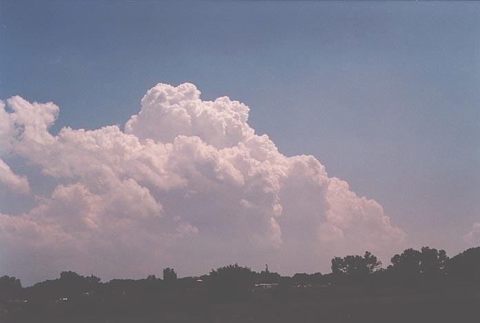 thunderstorm cumulonimbus_calvus : S of Norman, Oklahoma, USA   20 May 2001