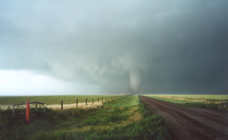 tornadoes funnel_tornado_waterspout : near White Deer, Texas, USA   29 May 2001