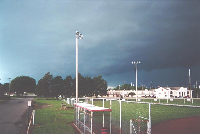 cumulonimbus thunderstorm_base : Coffeyville, Kansas, USA   3 June 2001