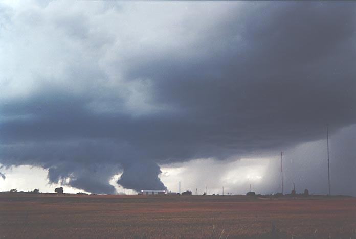 wallcloud thunderstorm_wall_cloud : S of Woodward, Oklahoma, USA   5 June 2001