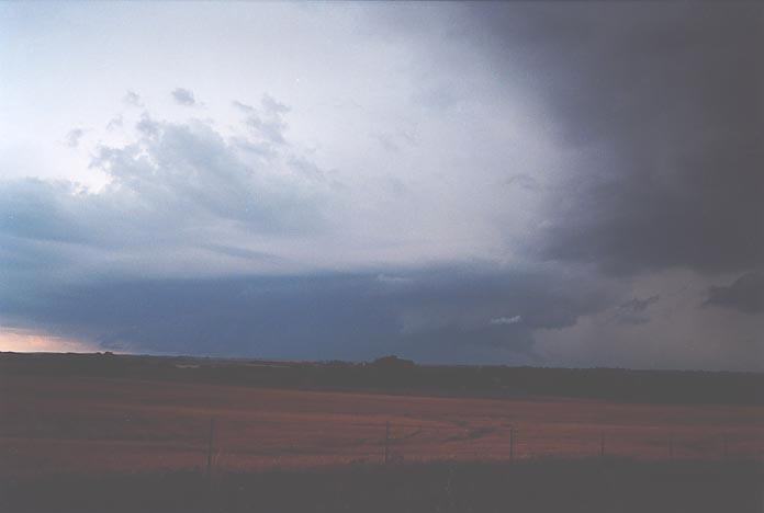 cumulonimbus supercell_thunderstorm : SE of Woodward, Oklahoma, USA   5 June 2001