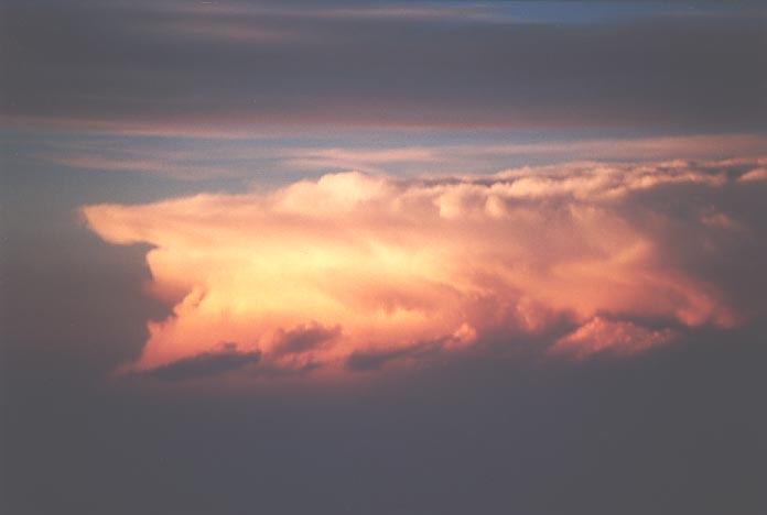 thunderstorm cumulonimbus_incus : near Denver, USA   8 June 2001