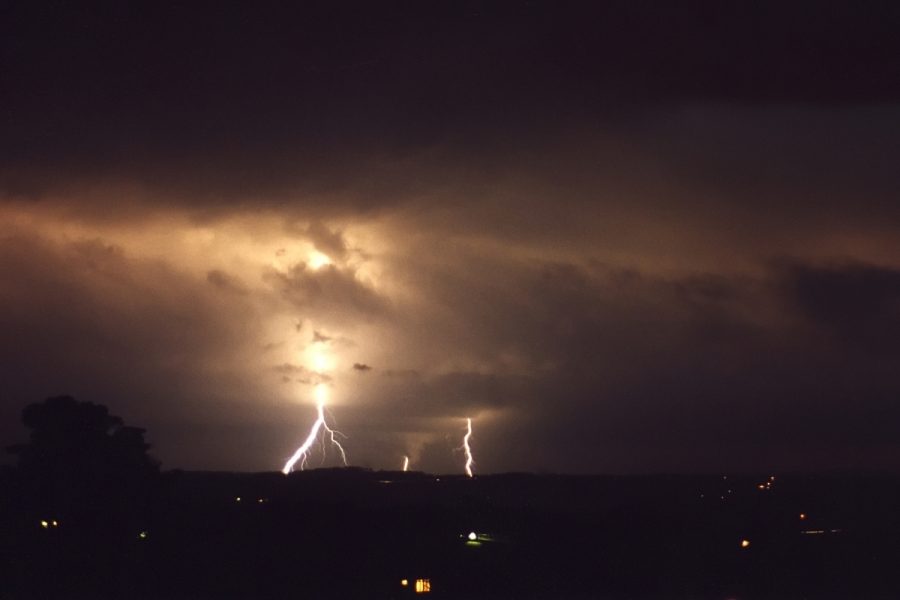 lightning lightning_bolts : McLeans Ridges, NSW   1 September 2001