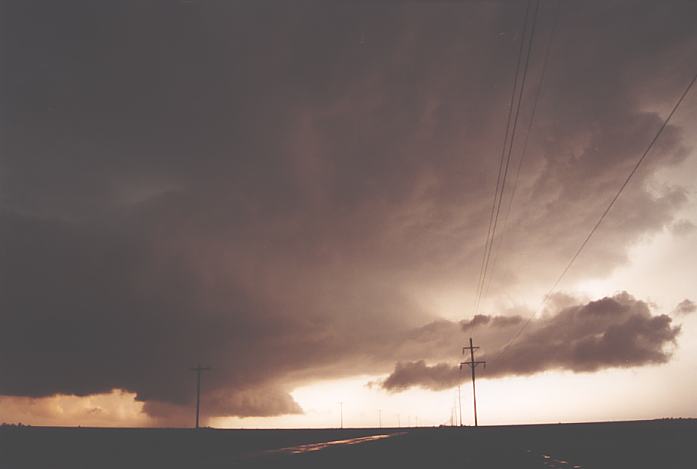 cumulonimbus supercell_thunderstorm : SE of Spearman, Texas, USA   23 May 2002