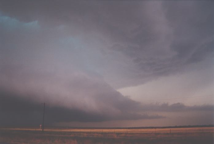 shelfcloud shelf_cloud : near Quanah, Texas, USA   24 May 2002