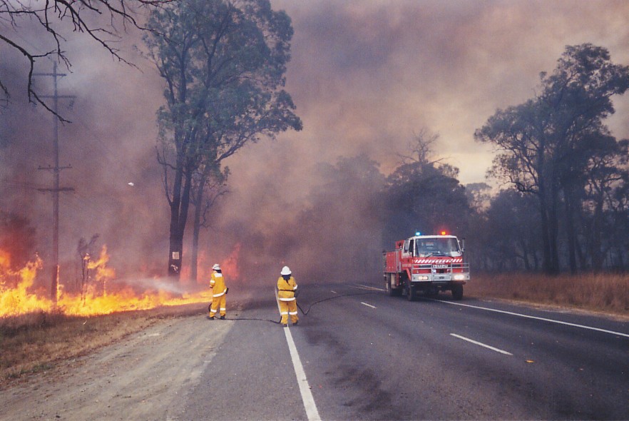 contributions received : Londonderry fires, NSW<BR>Photo by Brett Vilnis   26 November 2002