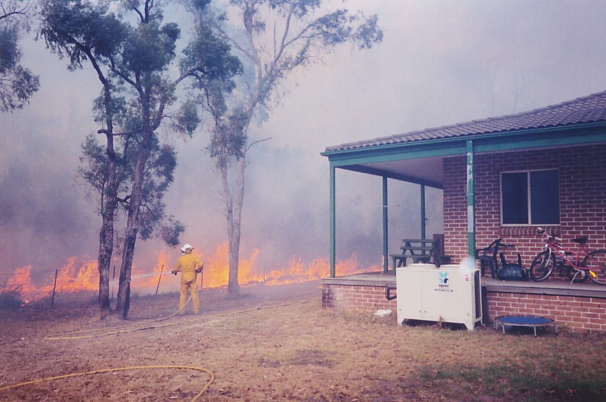 contributions received : Londonderry fires, NSW<BR>Photo by Brett Vilnis   26 November 2002