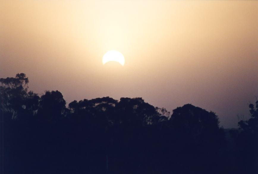 halosundog halo_sundog_crepuscular_rays : Solar Eclipse, Schofields, NSW   4 December 2002