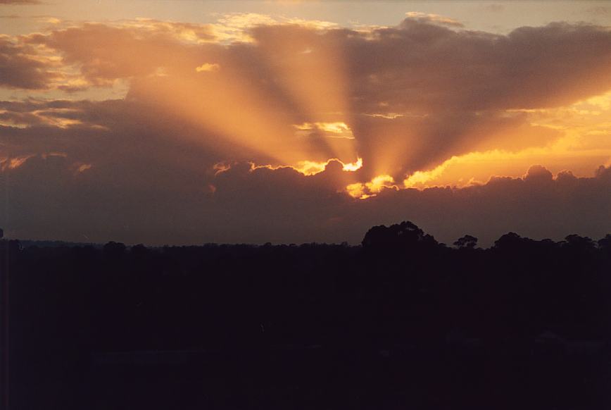 halosundog halo_sundog_crepuscular_rays : Schofields, NSW   7 December 2002