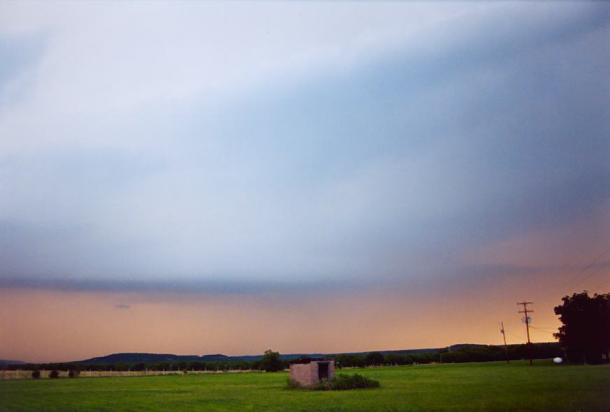 inflowband thunderstorm_inflow_band : SE of Graham, Texas, USA   12 June 2003